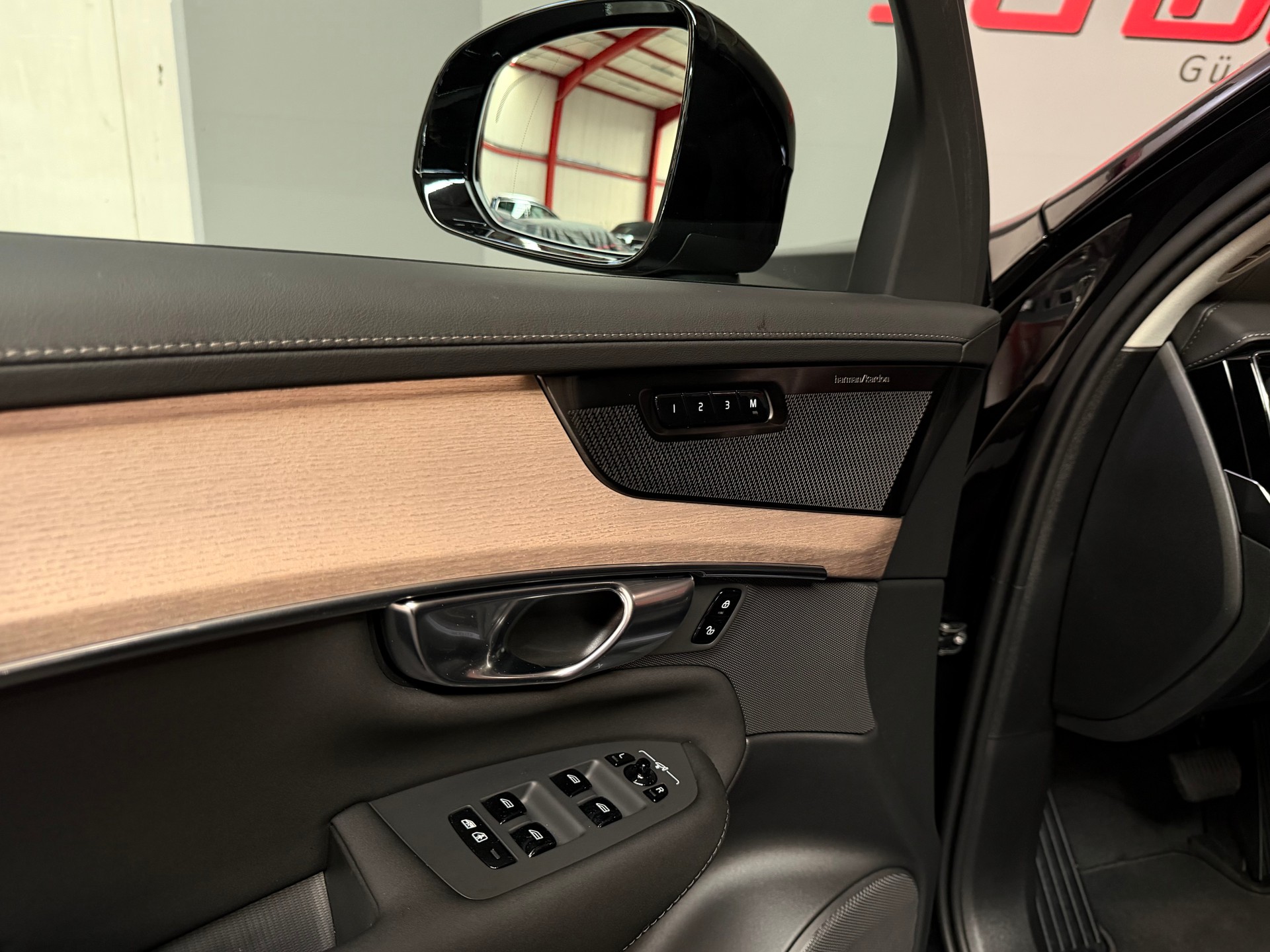VOLVO XC90 T8 eAWD PluginHybrid Plus Dark Geartronic-image-17