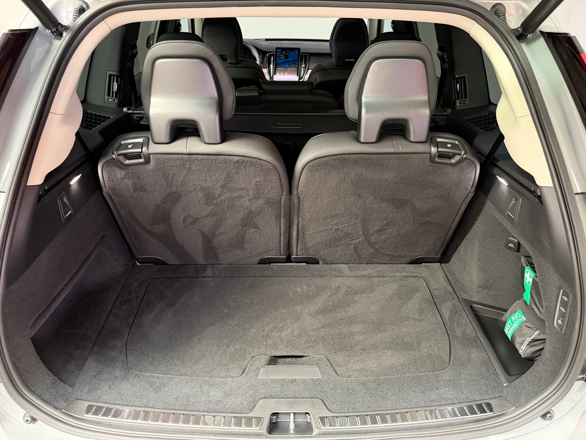 VOLVO XC90 T8 eAWD PluginHybrid Plus Dark Geartronic-image-10
