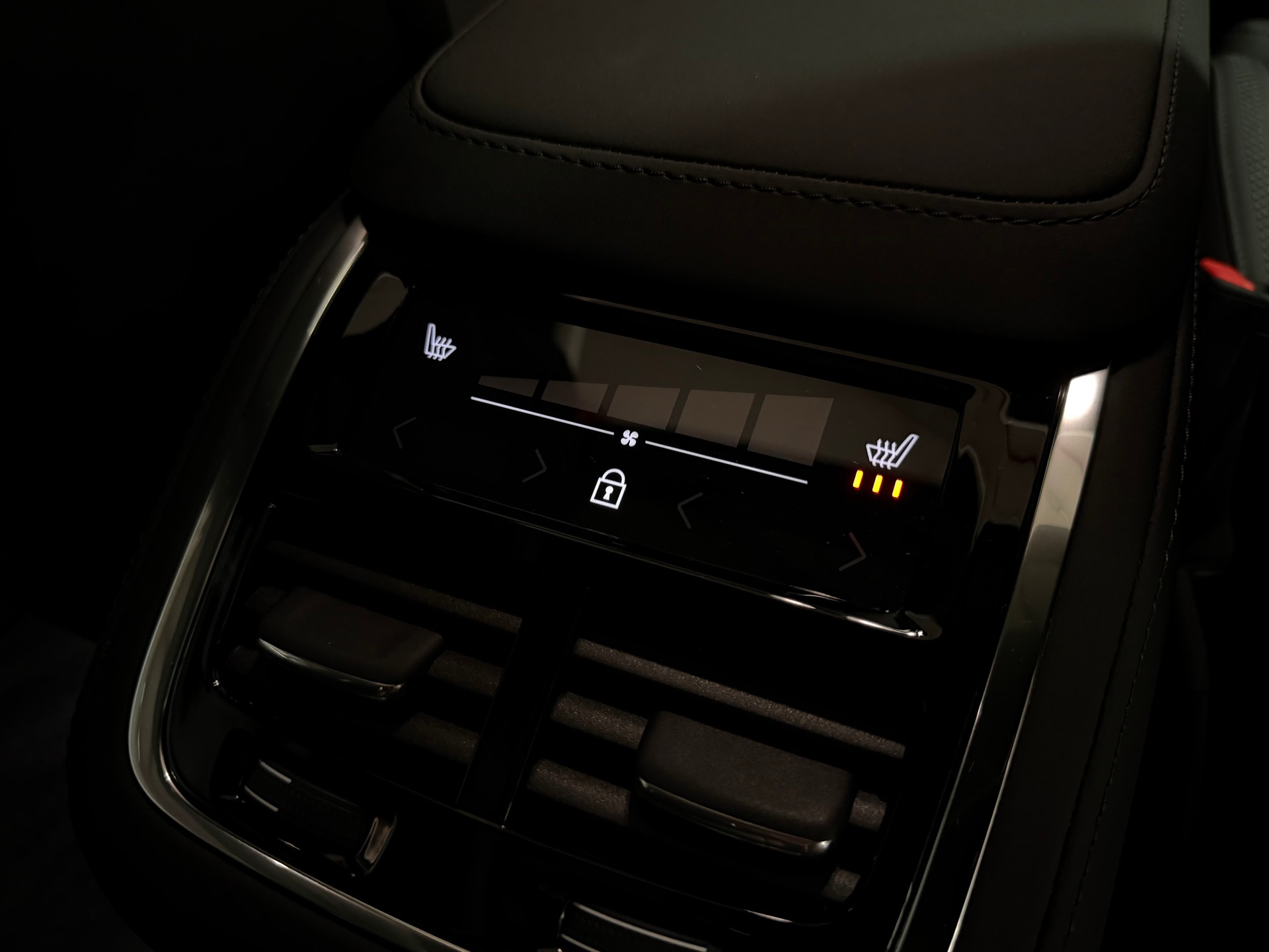 VOLVO XC90 T8 eAWD PluginHybrid Plus Dark Geartronic-image-22