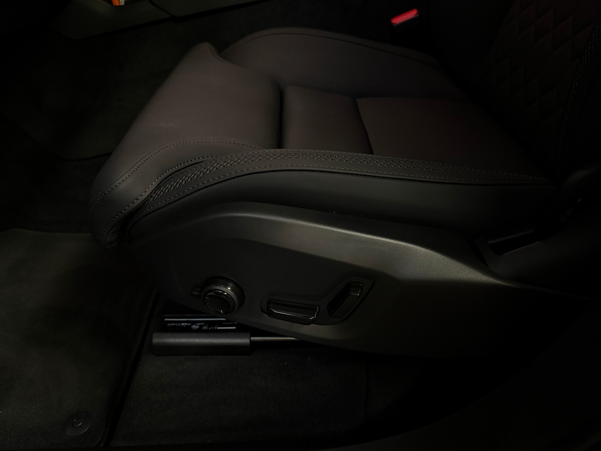 VOLVO XC90 T8 eAWD PluginHybrid Plus Dark Geartronic-image-18