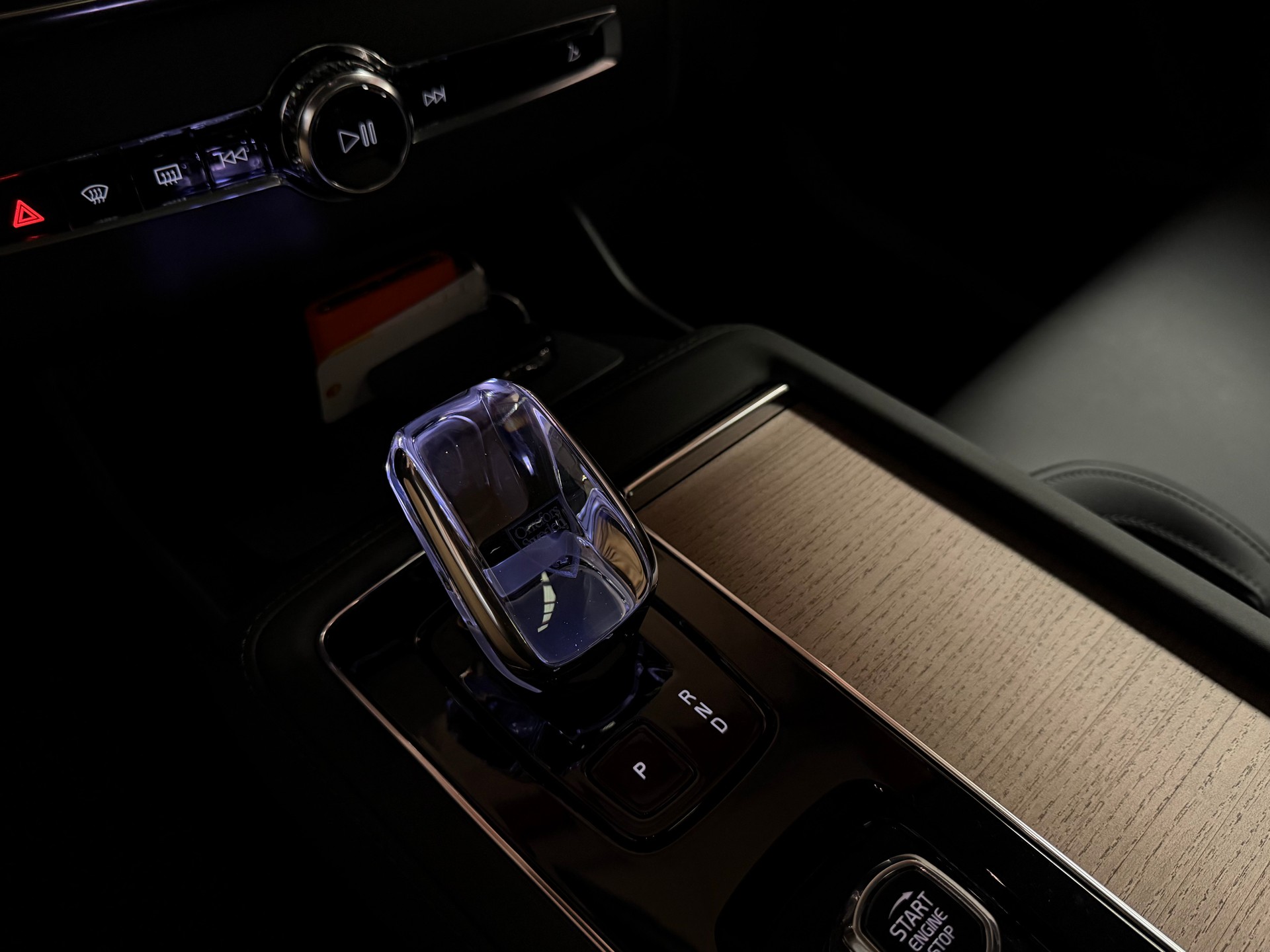 VOLVO XC90 T8 eAWD PluginHybrid Plus Dark Geartronic-image-32