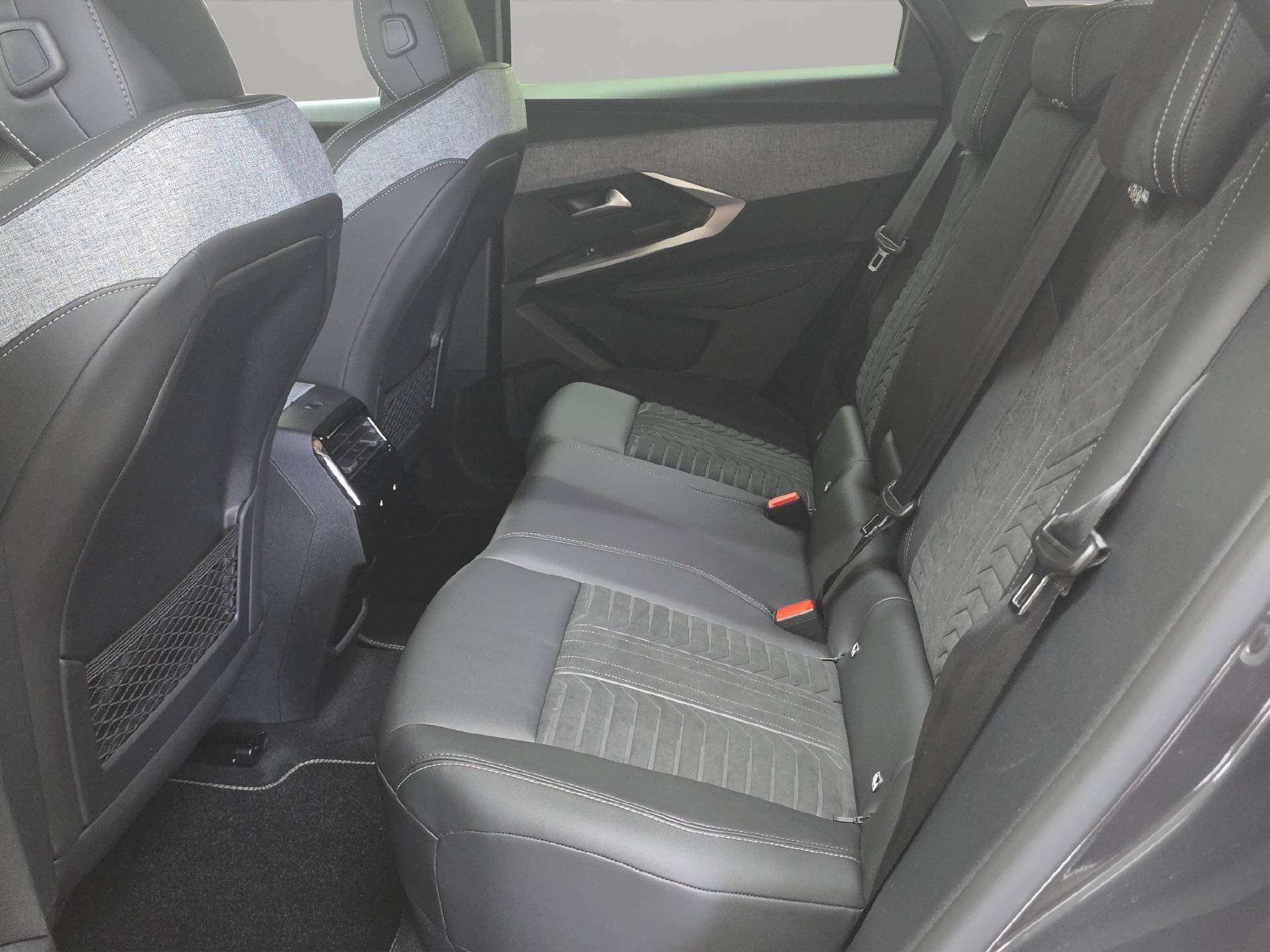 PEUGEOT E-3008 long range GT-image-13
