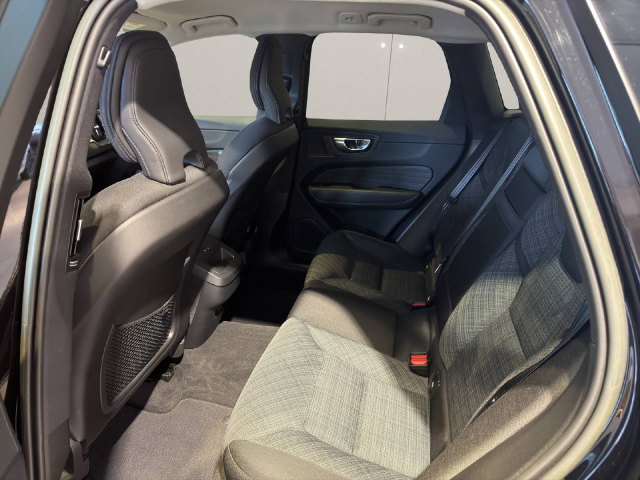 VOLVO XC60 2.0 B4 MH Core AWD-image-5