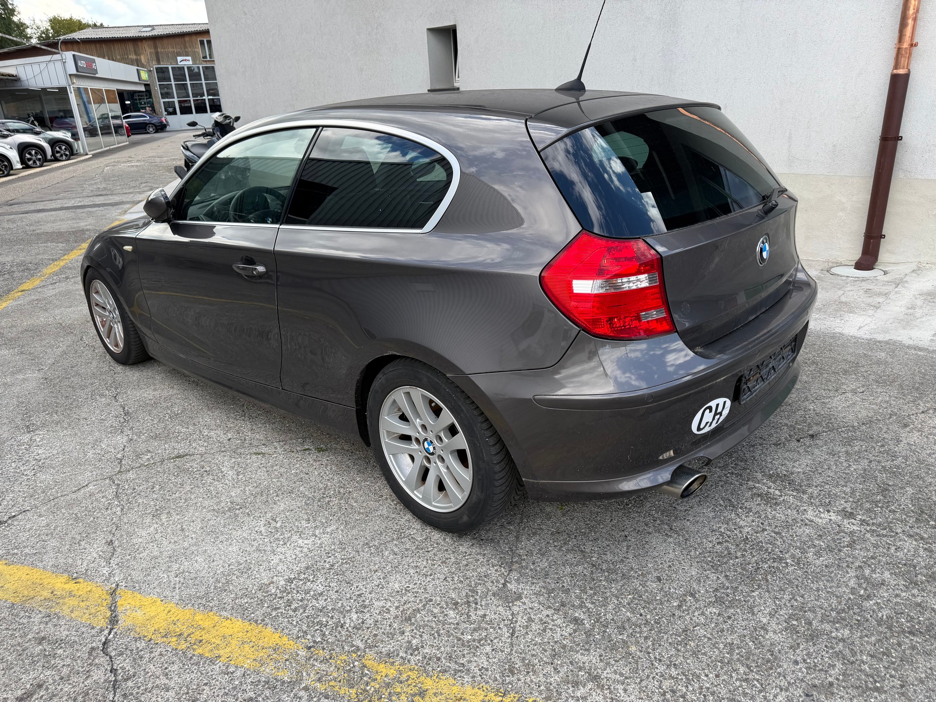 BMW 120i-image-4
