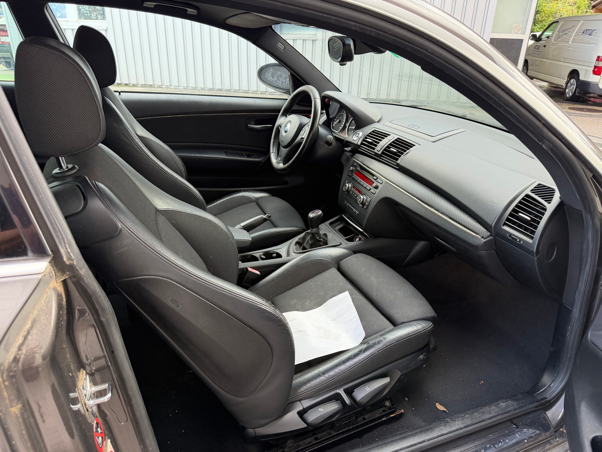 BMW 120i-image-7