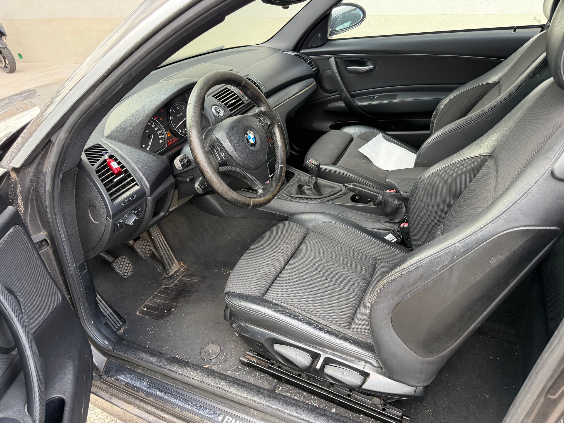 BMW 120i-image-8