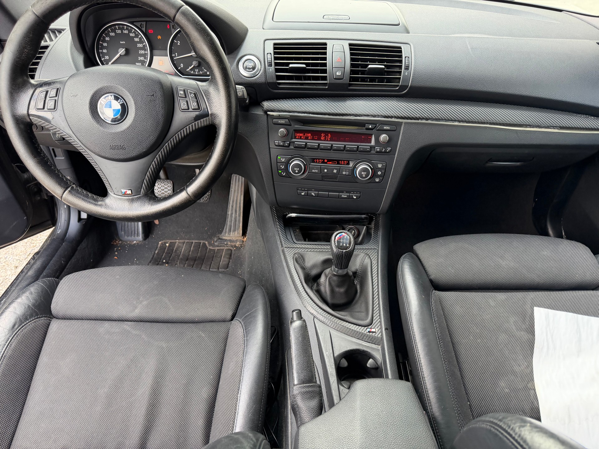 BMW 120i-image-6
