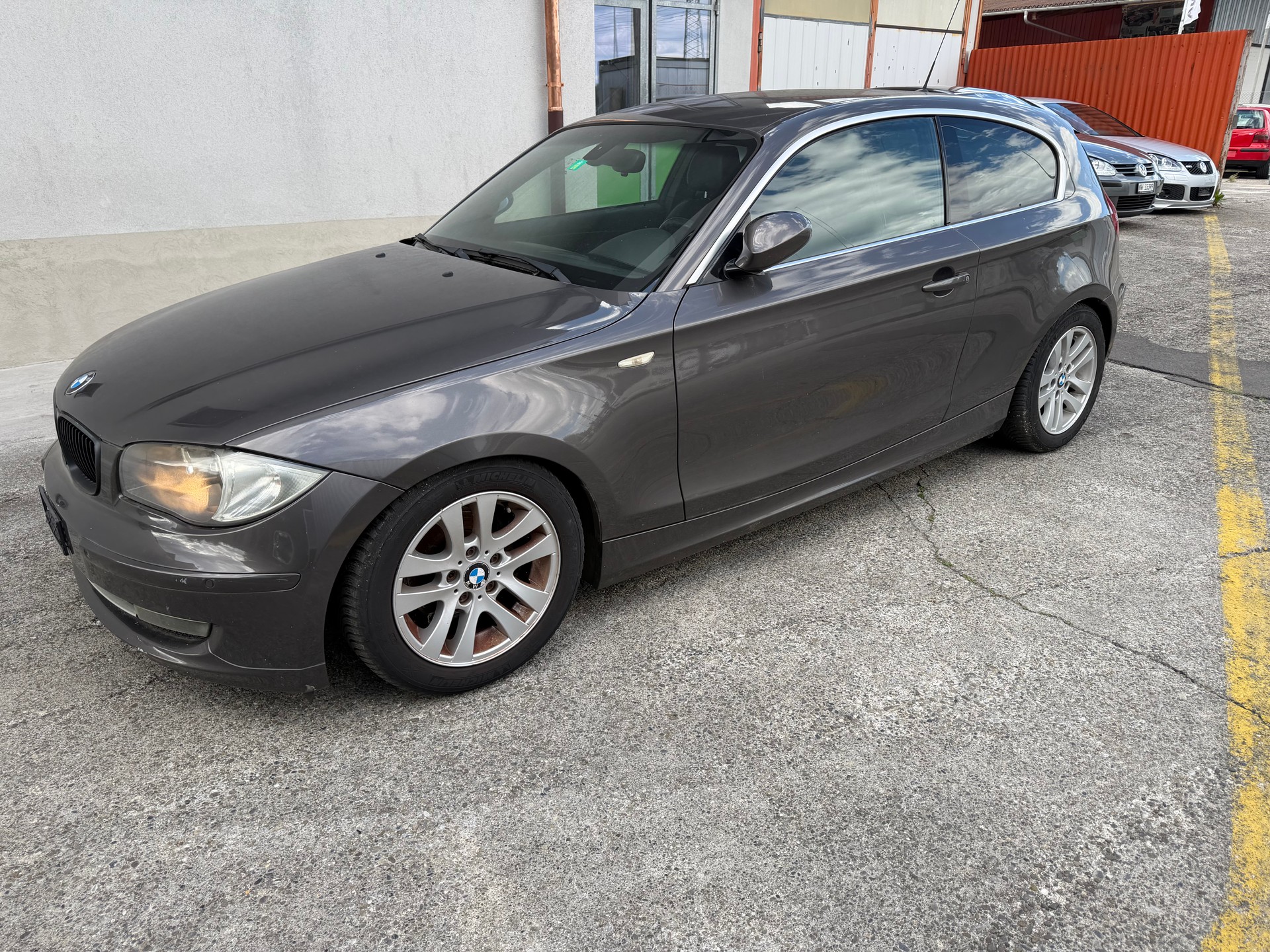 BMW 120i-image-2