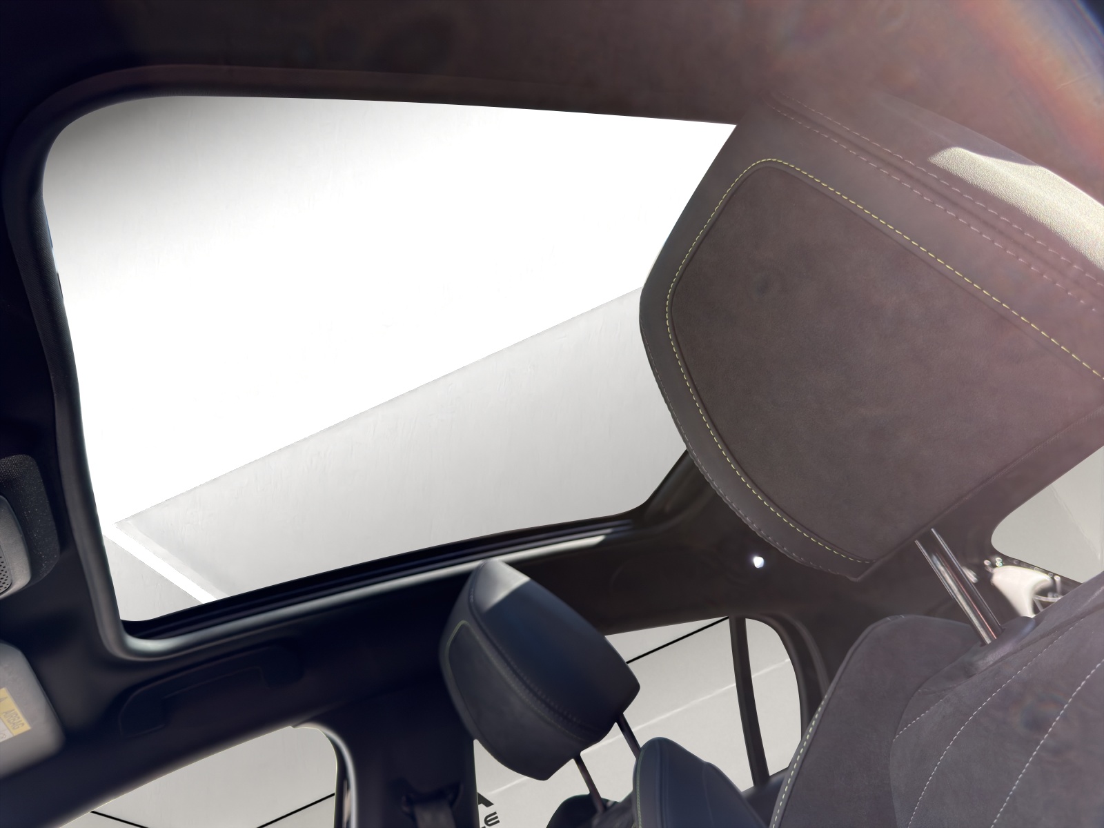 PEUGEOT 208 1.2 Hybrid 145 GT-image-10
