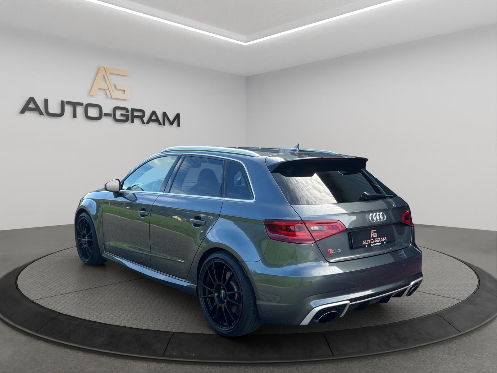 AUDI RS3 2.5 TSI quattro S-tronic-image-2