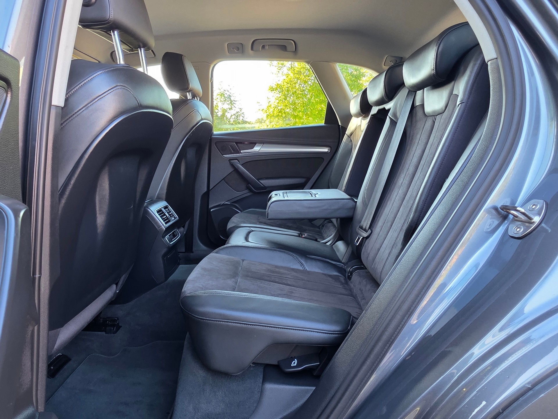 AUDI Q5 2.0 TFSI quattro S-tronic-image-11