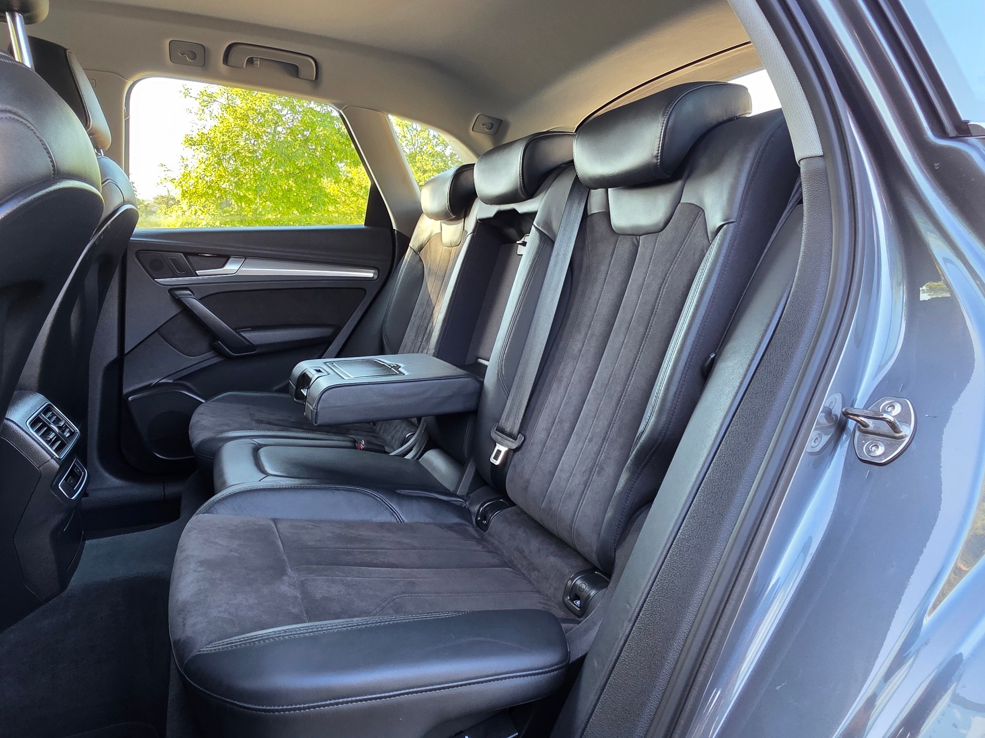 AUDI Q5 2.0 TFSI quattro S-tronic-image-12