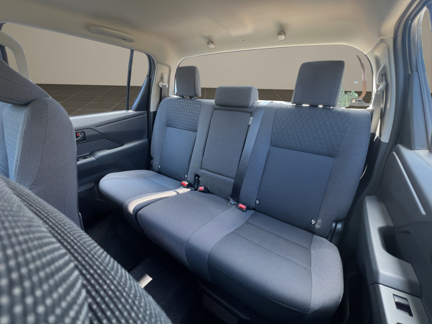 TOYOTA Hilux Double Cab.-Pick-up 59KWh Comfort-image-17