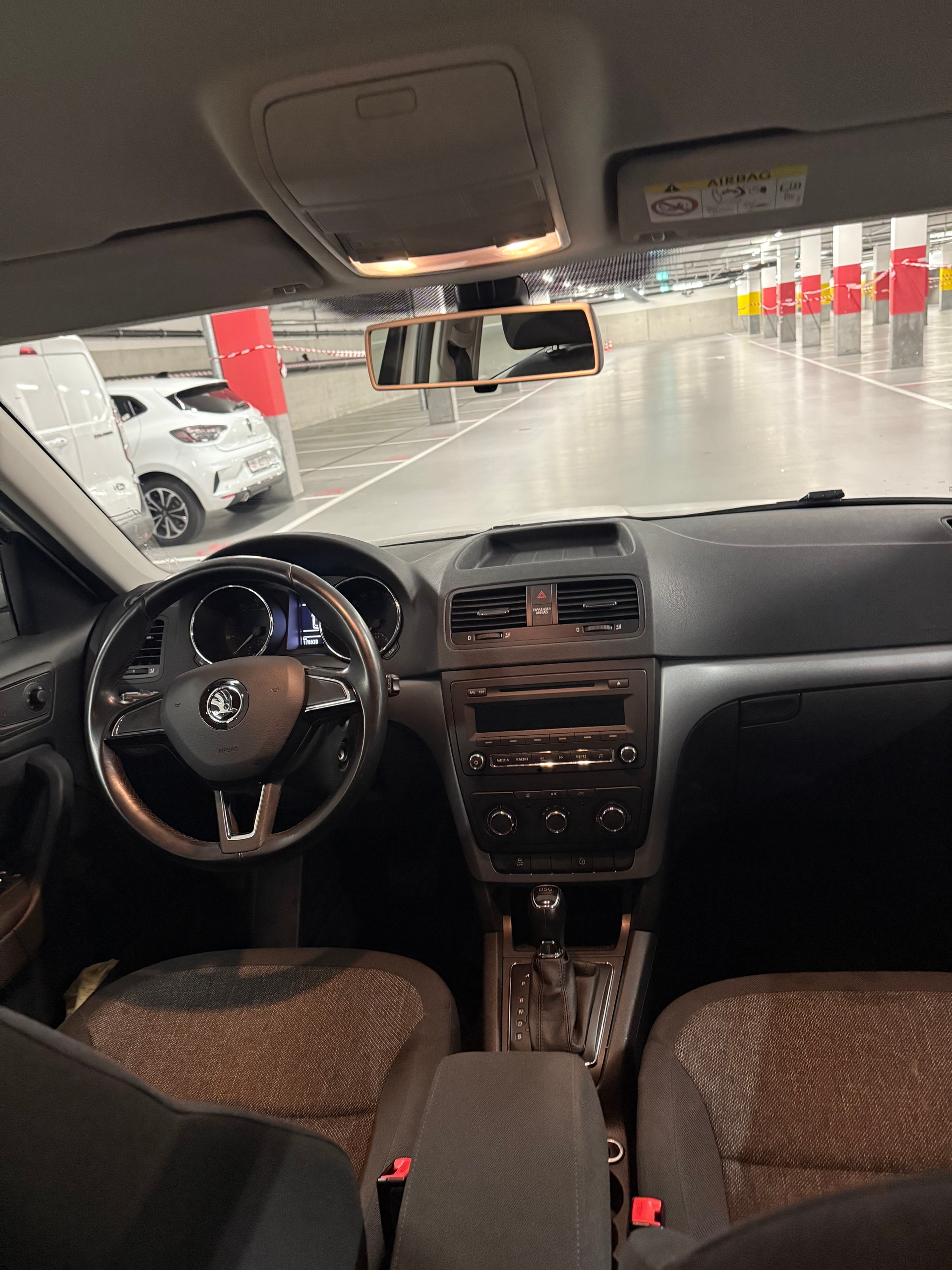 SKODA Yeti 1.2 TSI Ambition 4x2 DSG-image-9