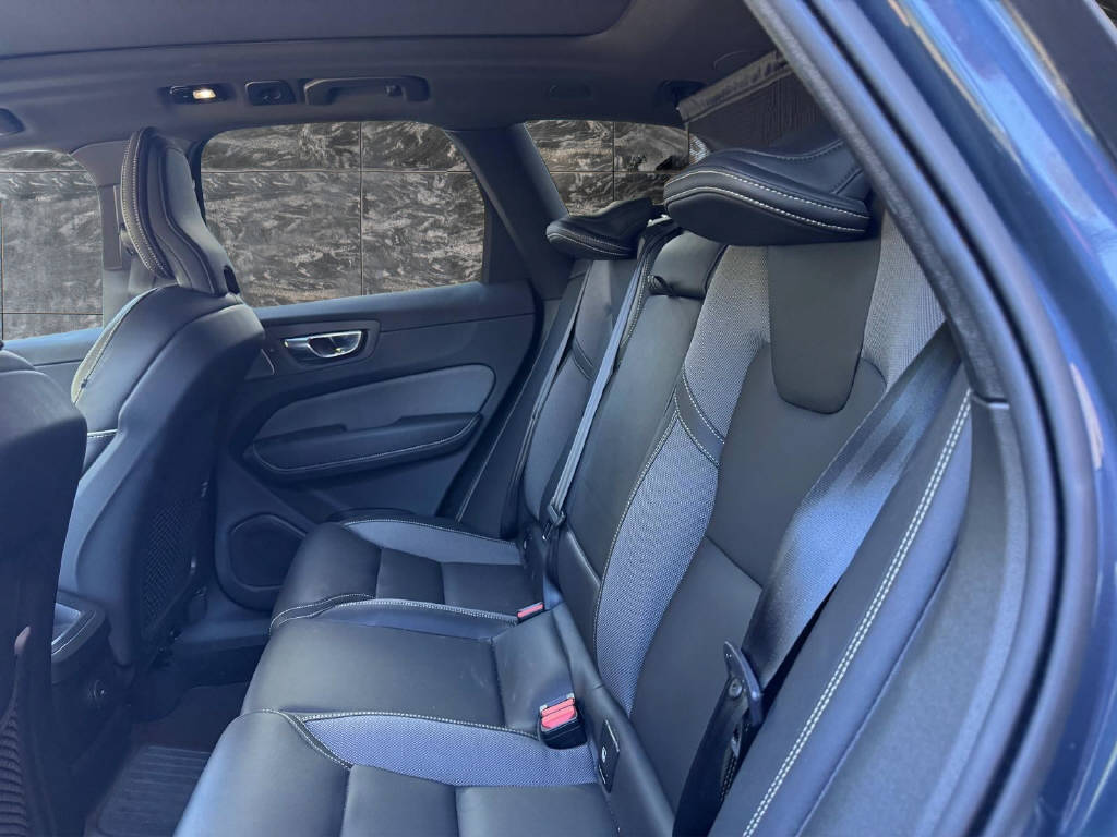 VOLVO XC60 2.0 T8 TE R-Design eAWD-image-4