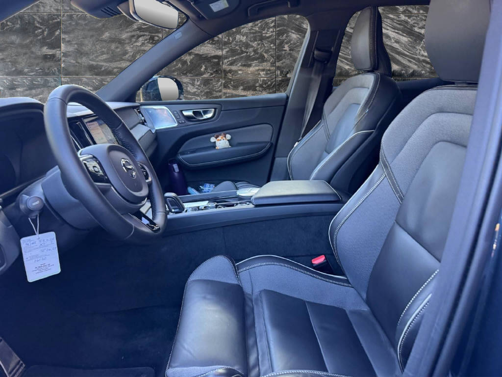 VOLVO XC60 2.0 T8 TE R-Design eAWD-image-2