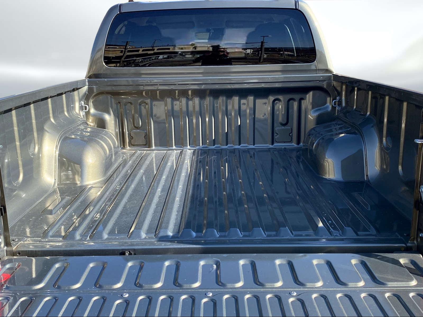 TOYOTA Hilux Double Cab.-Pick-up 2.8 D-4D MHEV 204 Style-image-9