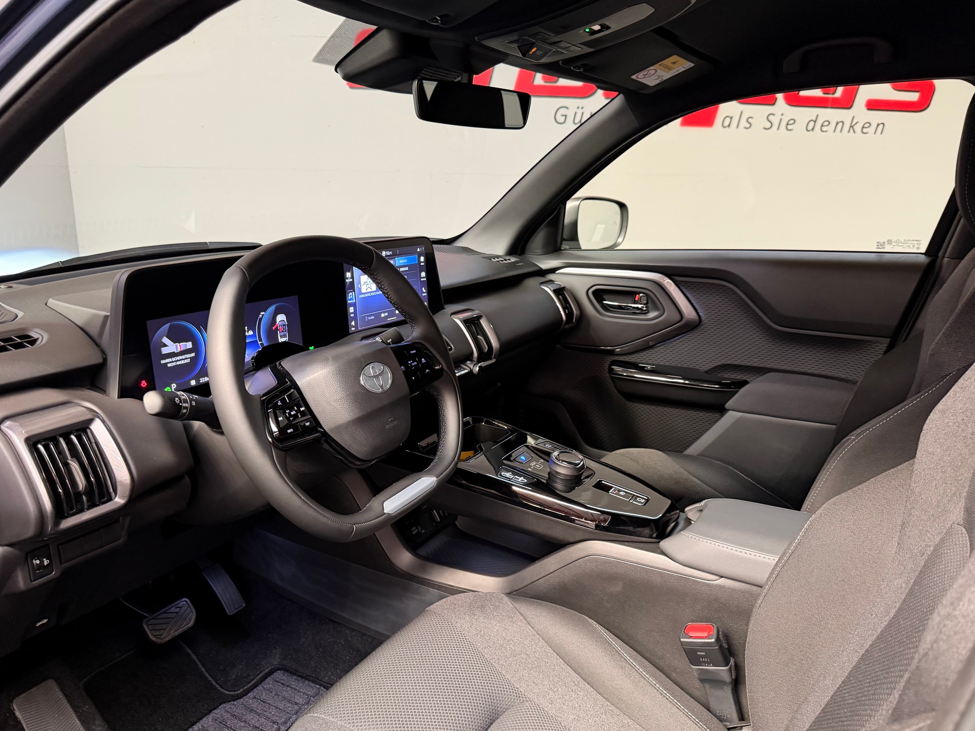 TOYOTA Urban Cruiser 61 kWh Trend-image-12