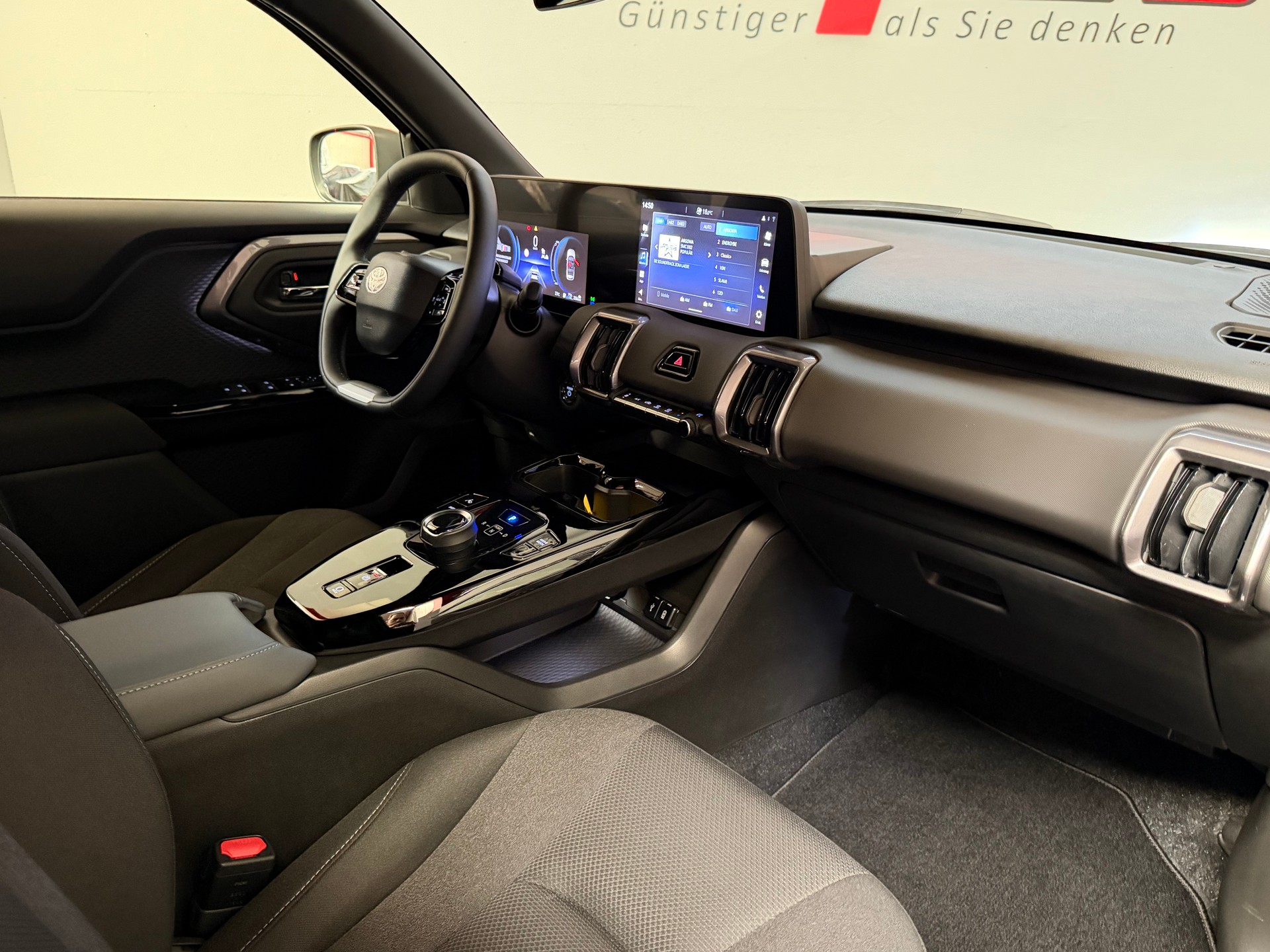 TOYOTA Urban Cruiser 61 kWh Trend-image-16