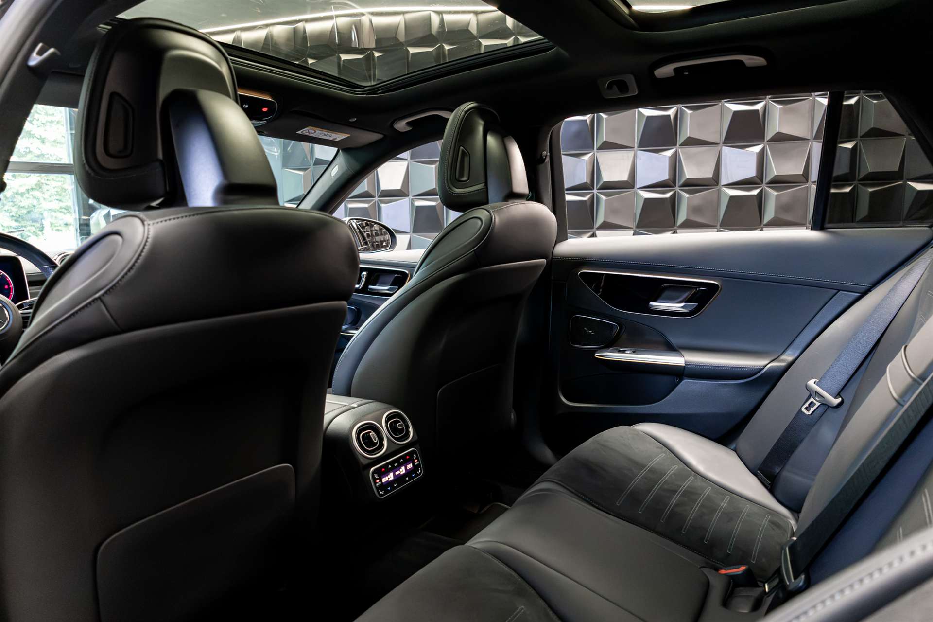 MERCEDES-BENZ C 220 d T 4Matic AMG Line-image-28