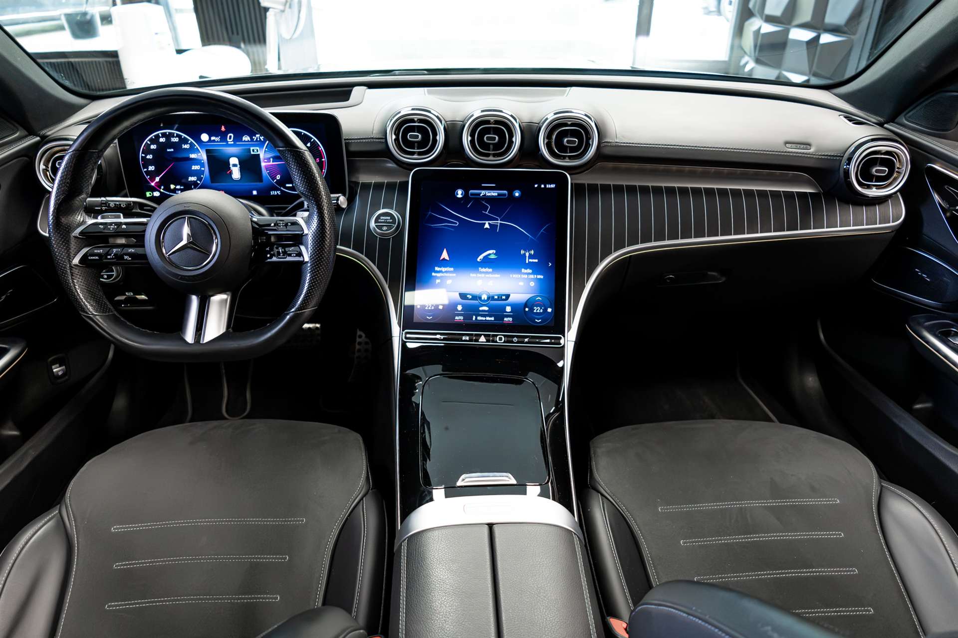 MERCEDES-BENZ C 220 d T 4Matic AMG Line-image-7