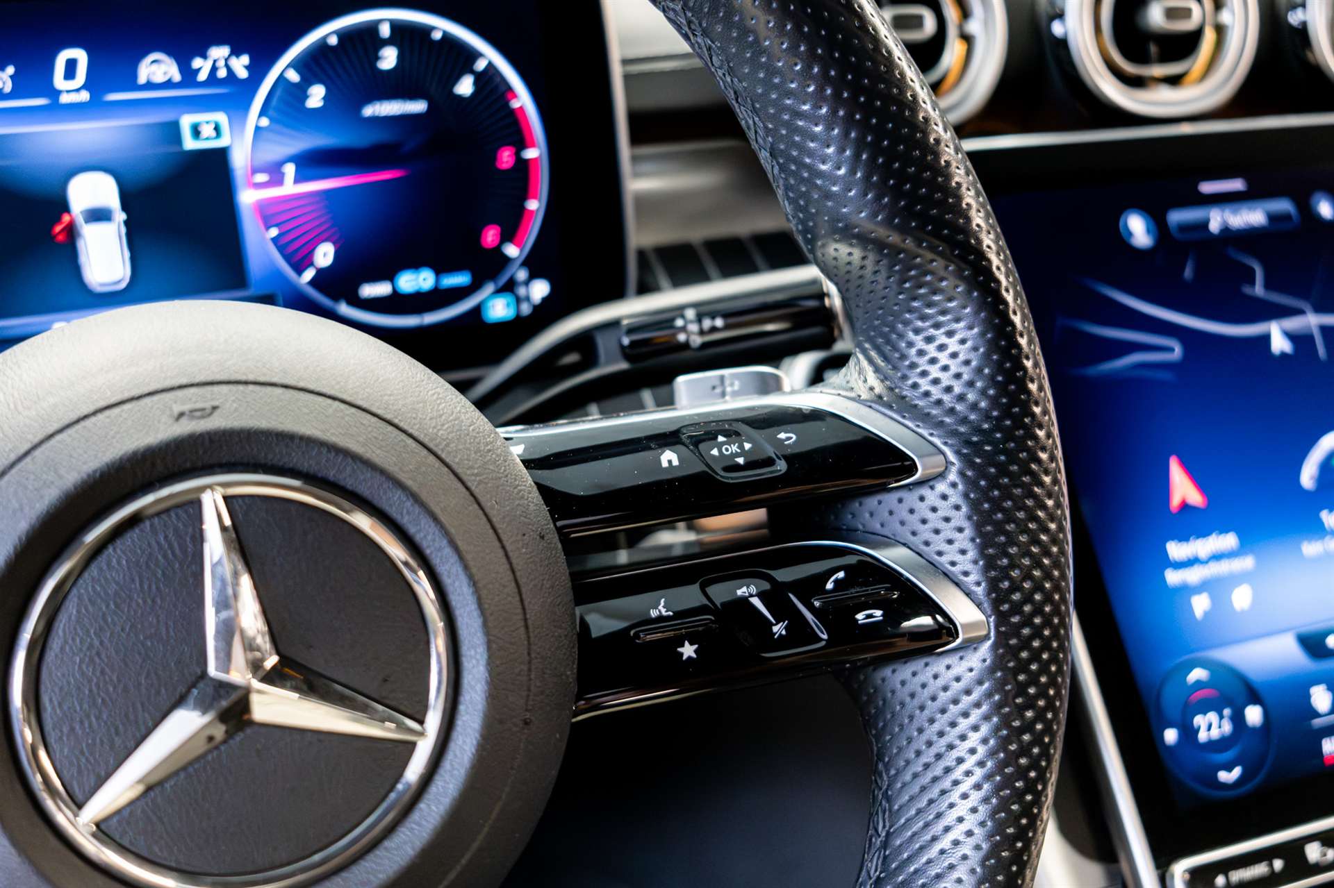 MERCEDES-BENZ C 220 d T 4Matic AMG Line-image-10