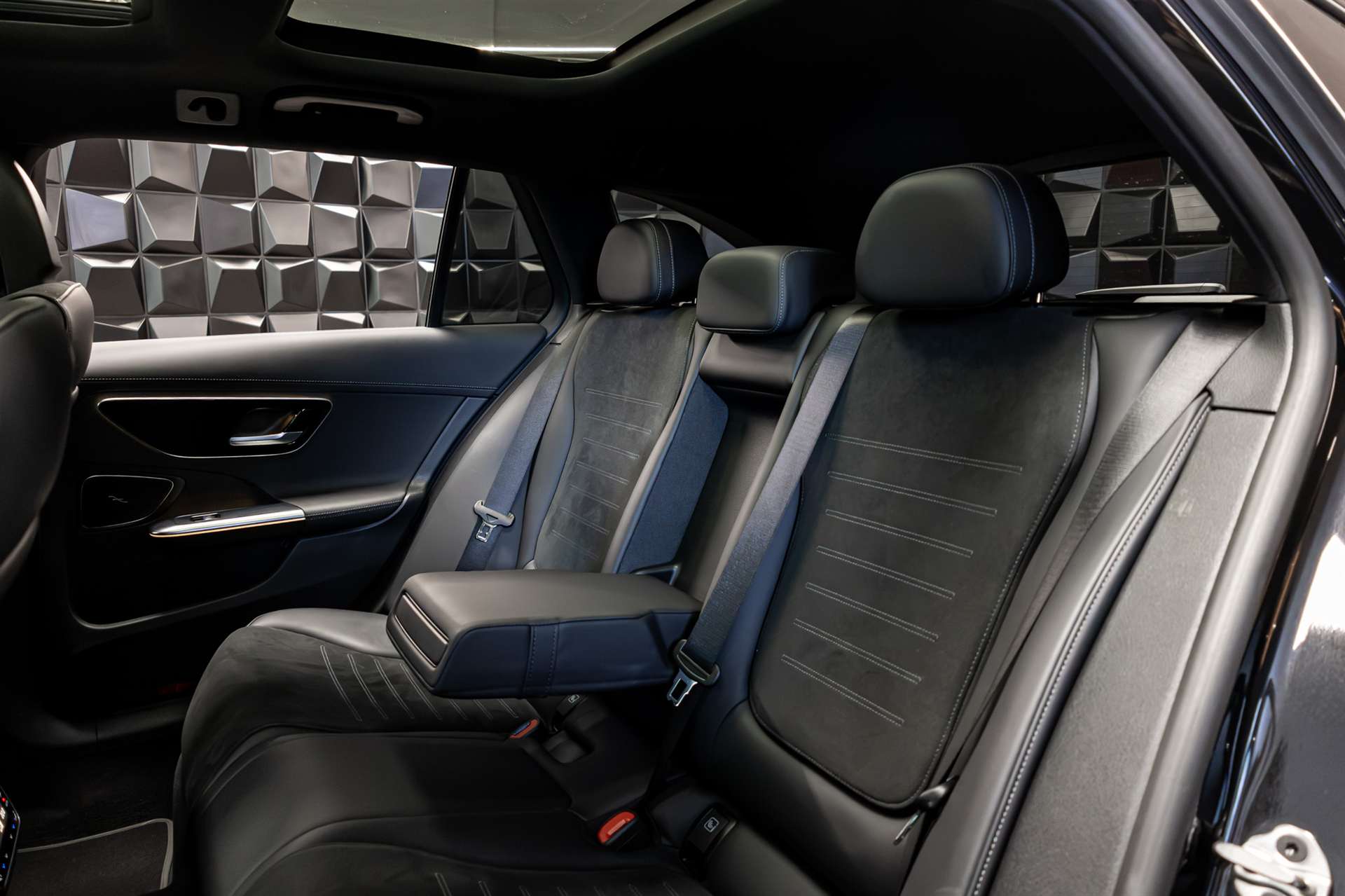 MERCEDES-BENZ C 220 d T 4Matic AMG Line-image-27