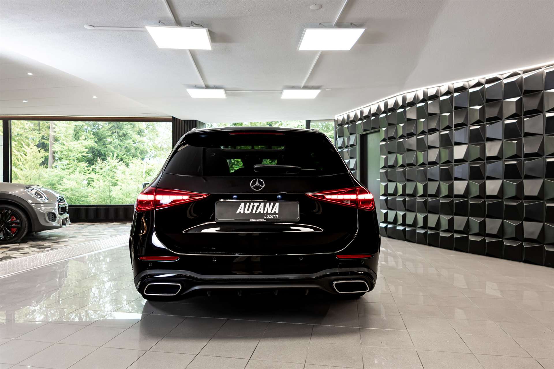 MERCEDES-BENZ C 220 d T 4Matic AMG Line-image-4