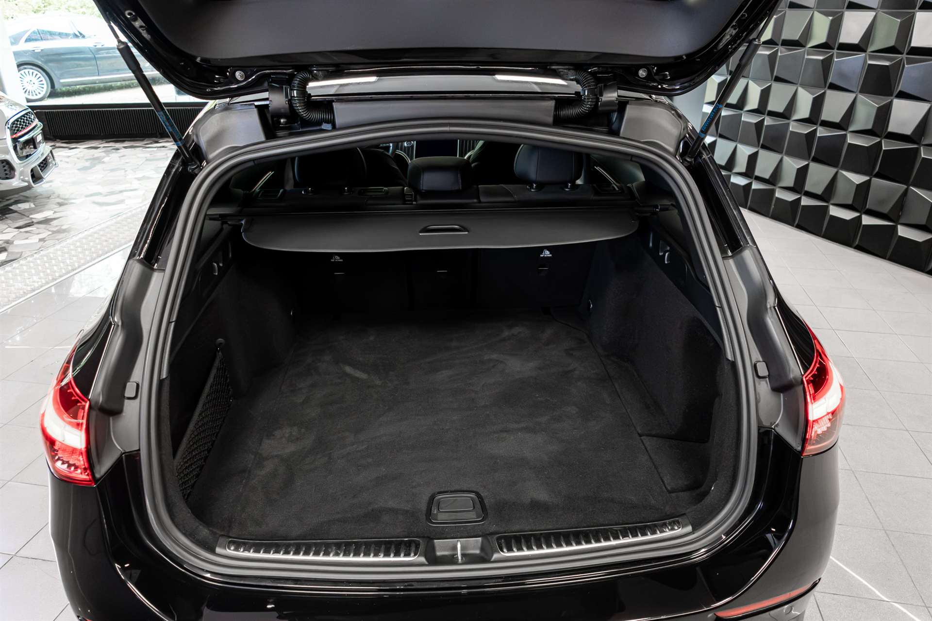 MERCEDES-BENZ C 220 d T 4Matic AMG Line-image-29