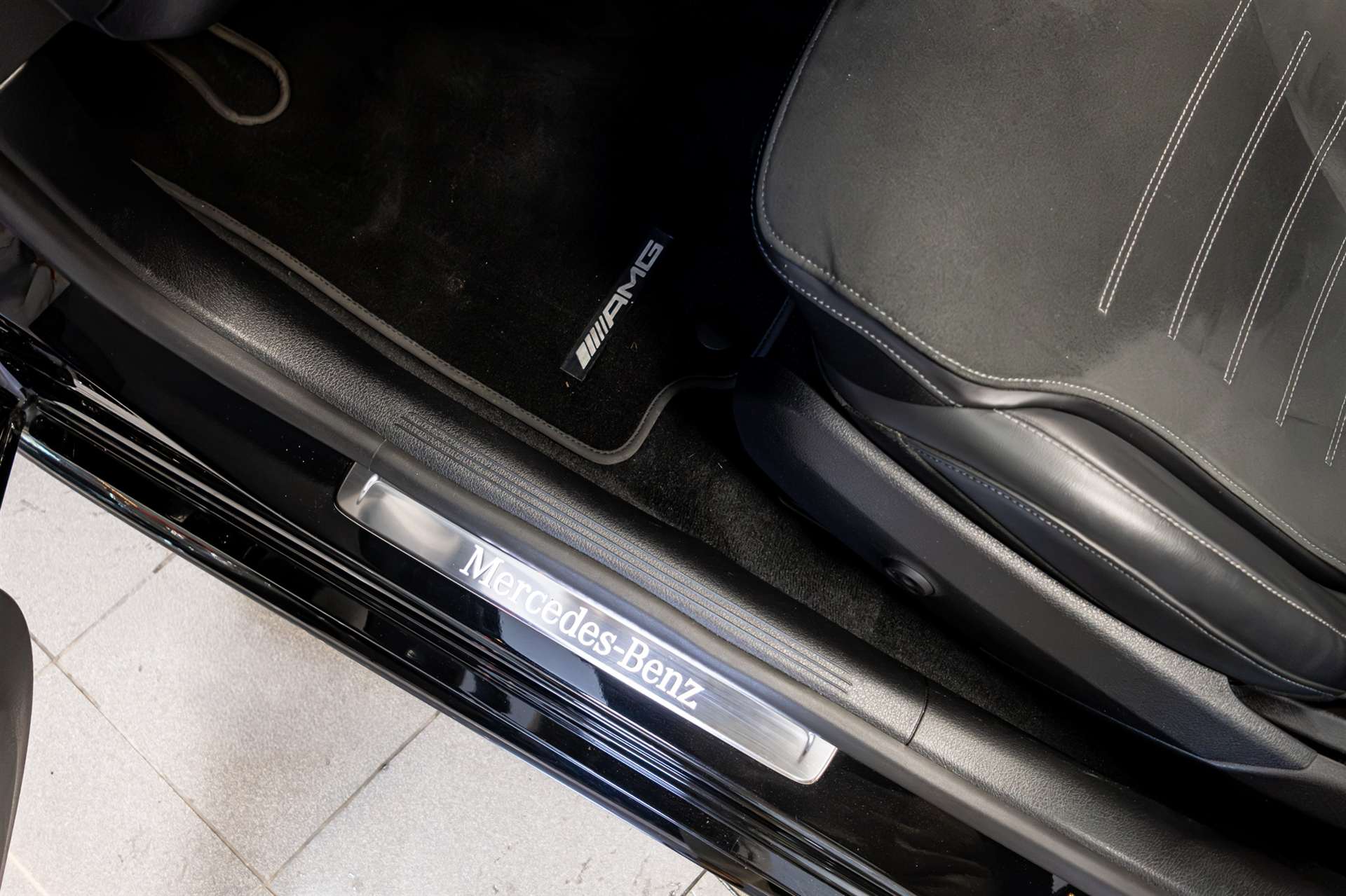 MERCEDES-BENZ C 220 d T 4Matic AMG Line-image-14