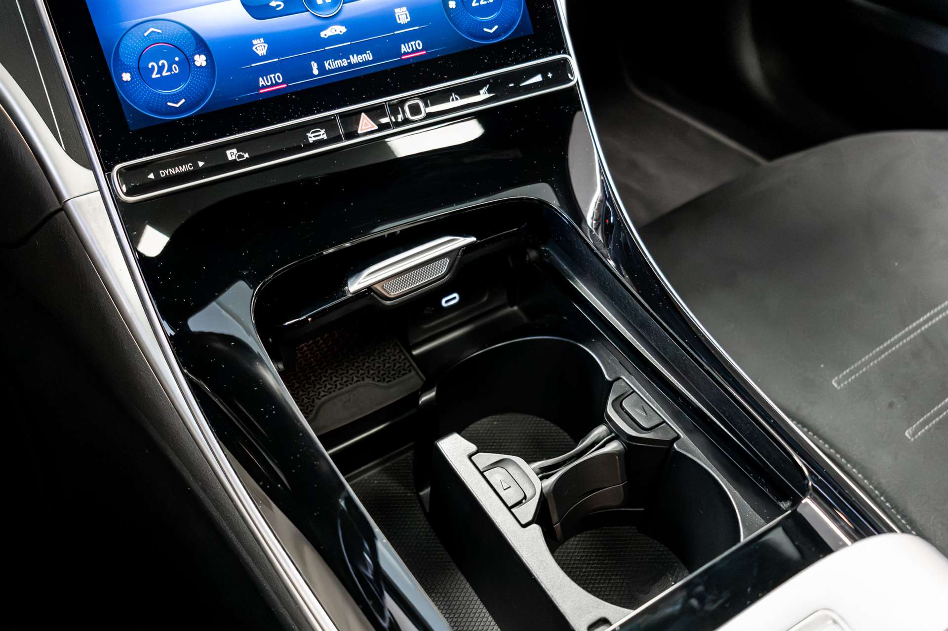 MERCEDES-BENZ C 220 d T 4Matic AMG Line-image-26