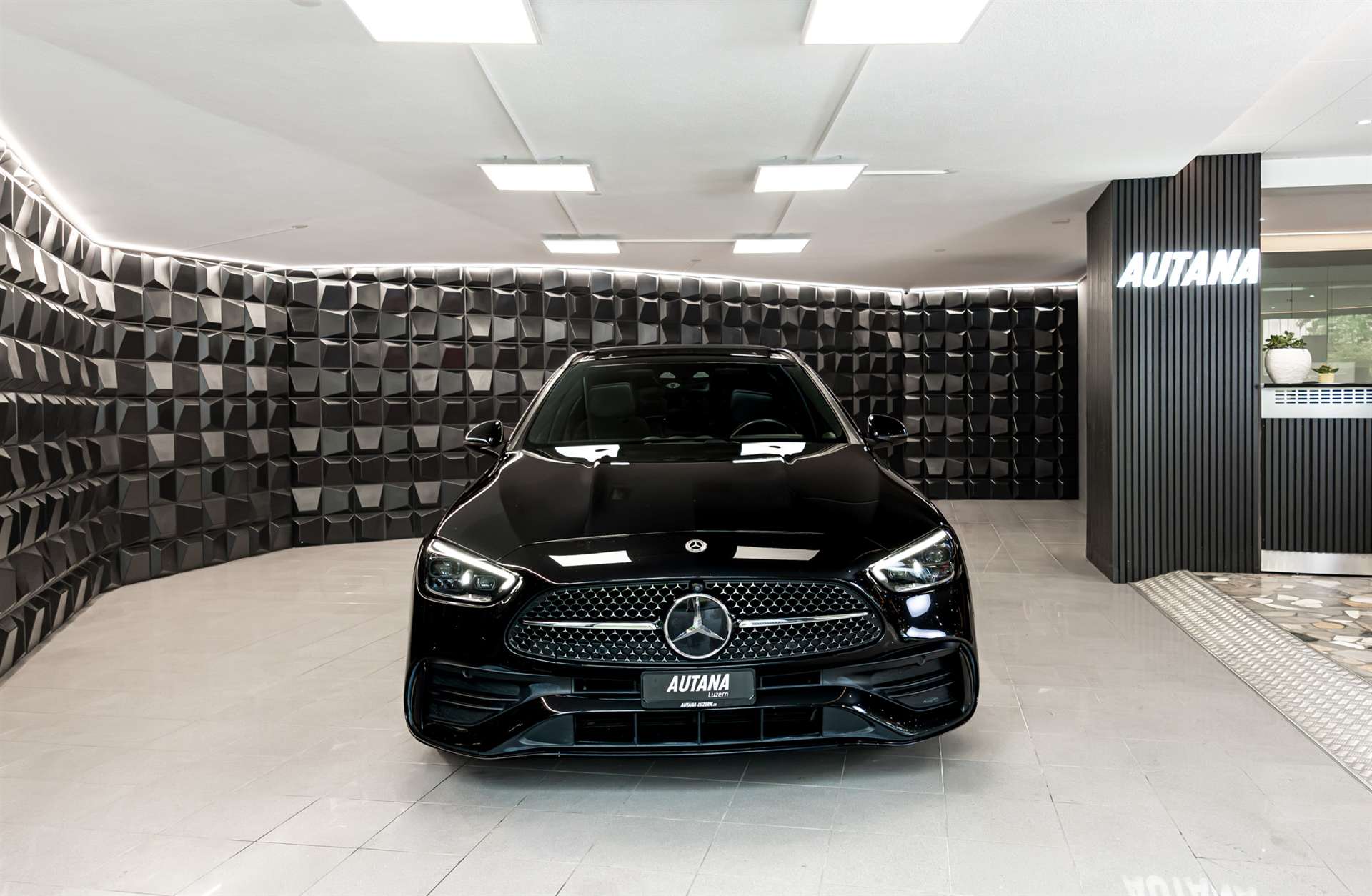 MERCEDES-BENZ C 220 d T 4Matic AMG Line-image-3
