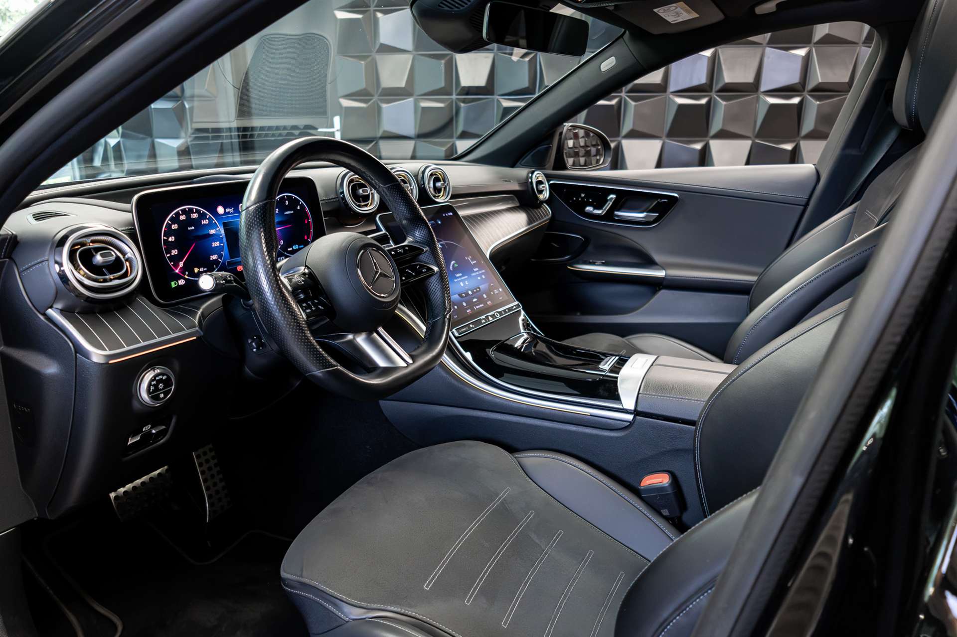 MERCEDES-BENZ C 220 d T 4Matic AMG Line-image-15