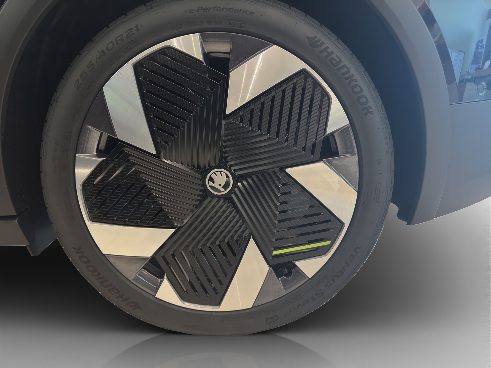 SKODA Elroq RS 4x4-image-13