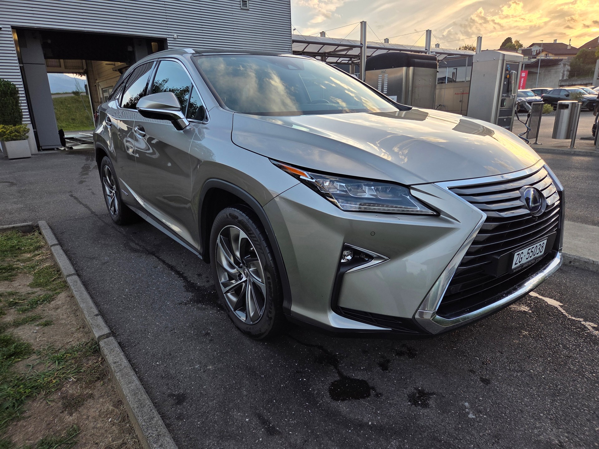 LEXUS 450h Excellence-image-1