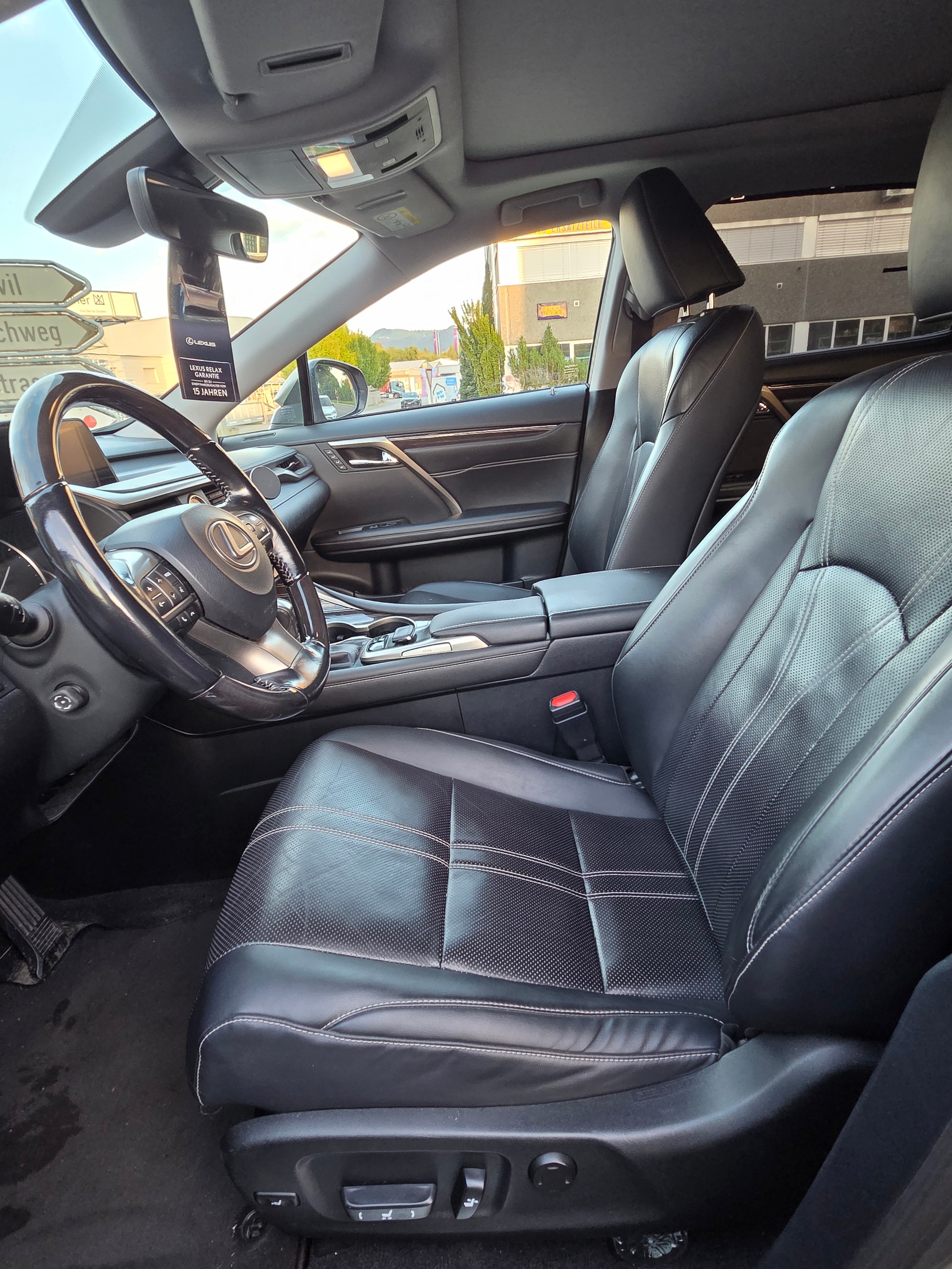 LEXUS 450h Excellence-image-7
