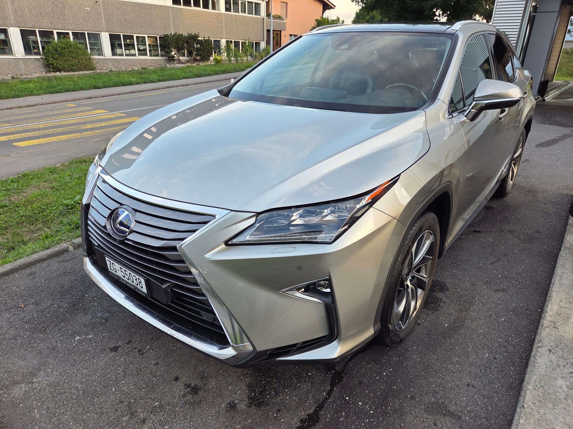 LEXUS 450h Excellence-image-2