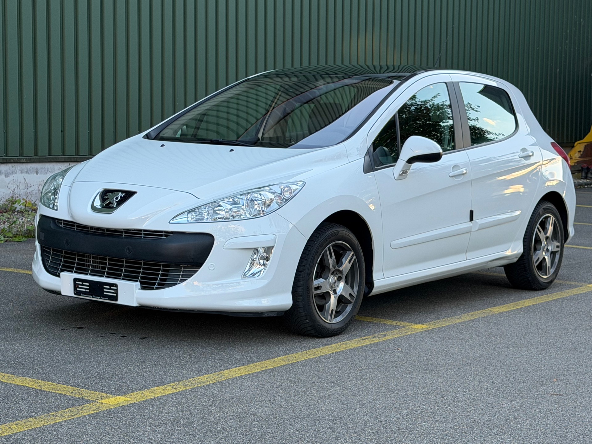 PEUGEOT 308 1.6 16V T XSI Automatic-image-0