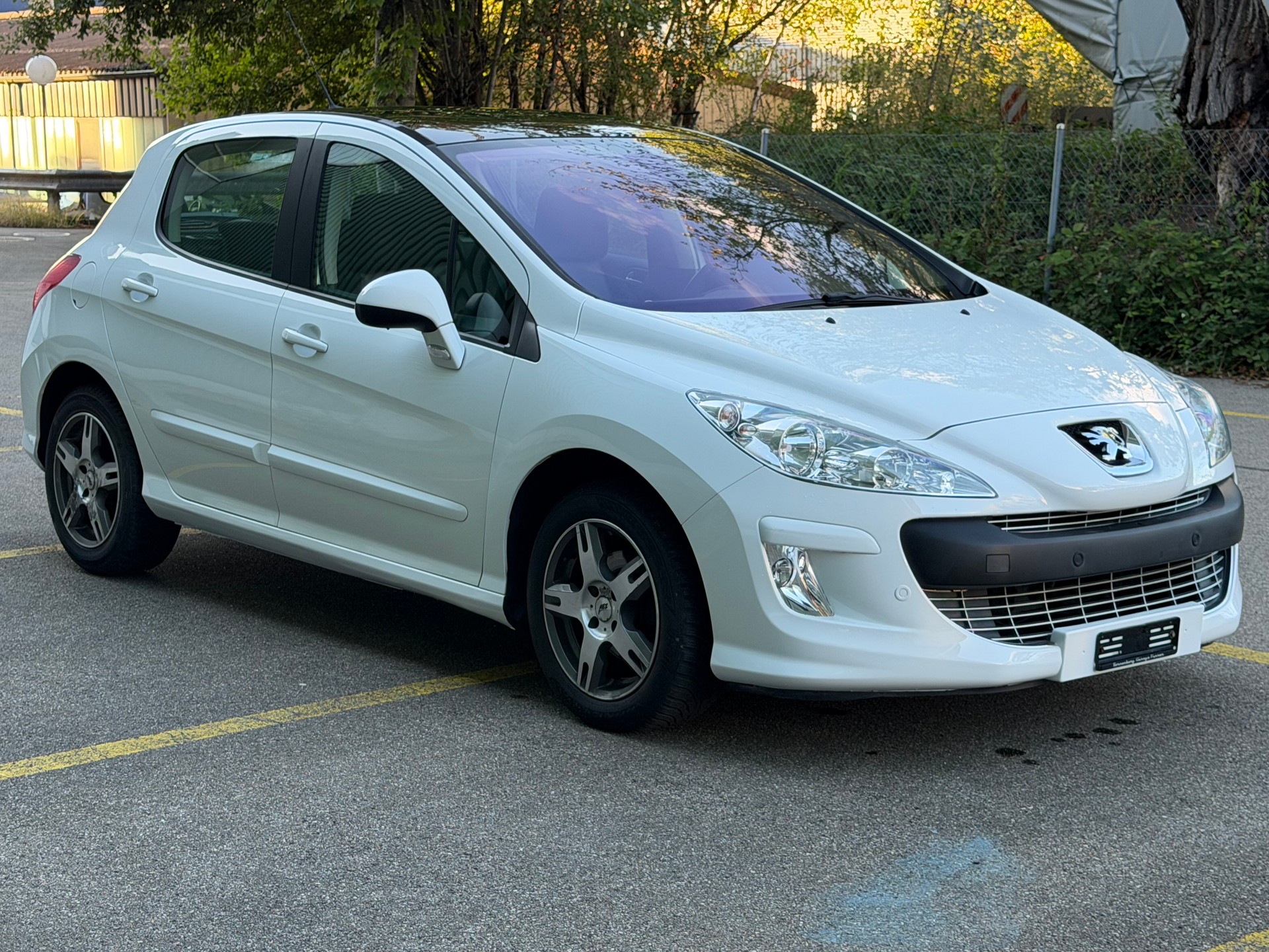 PEUGEOT 308 1.6 16V T XSI Automatic-image-2
