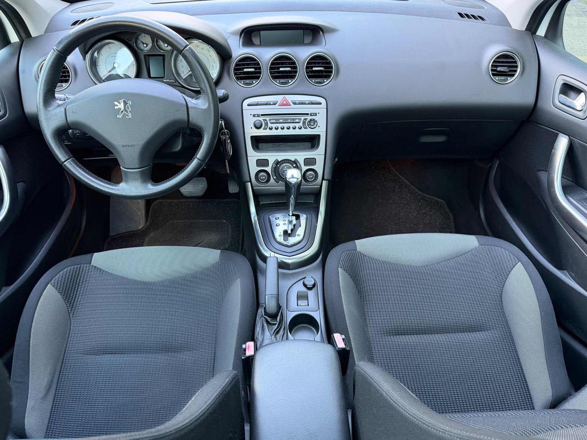 PEUGEOT 308 1.6 16V T XSI Automatic-image-11
