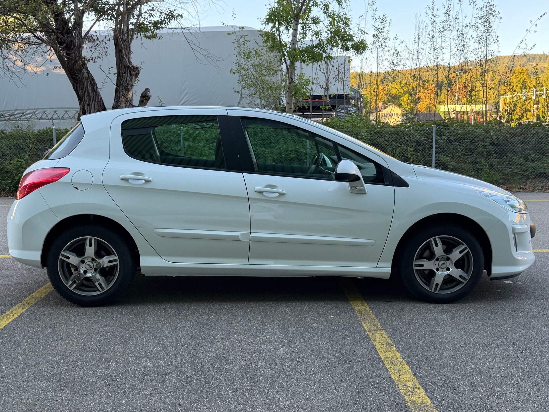 PEUGEOT 308 1.6 16V T XSI Automatic-image-3