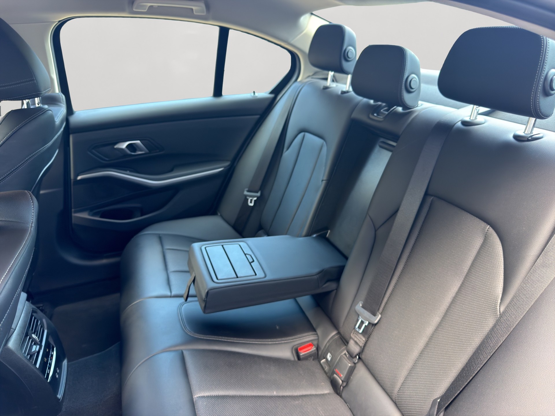 BMW 318i Steptronic-image-3