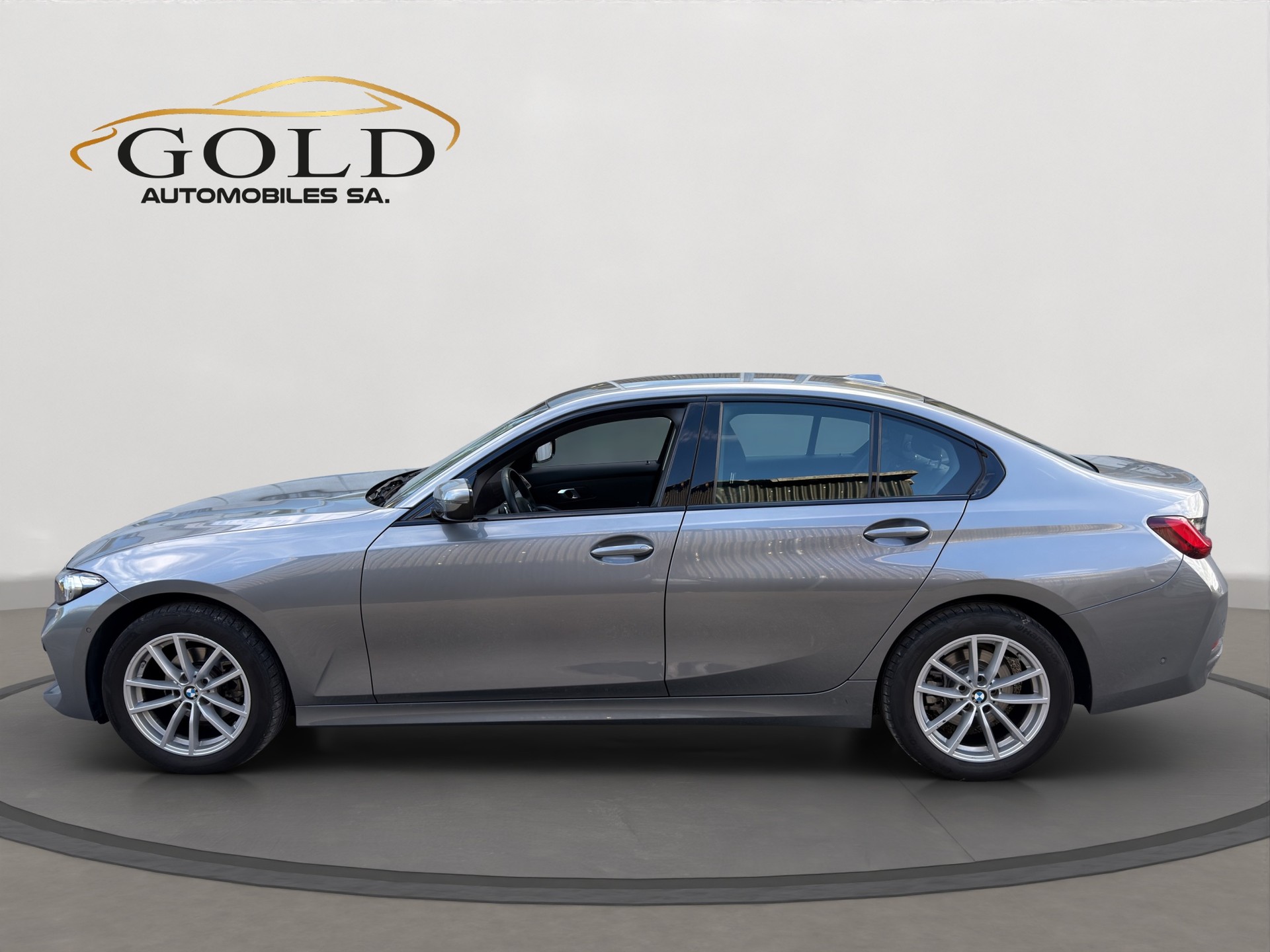 BMW 318i Steptronic-image-10