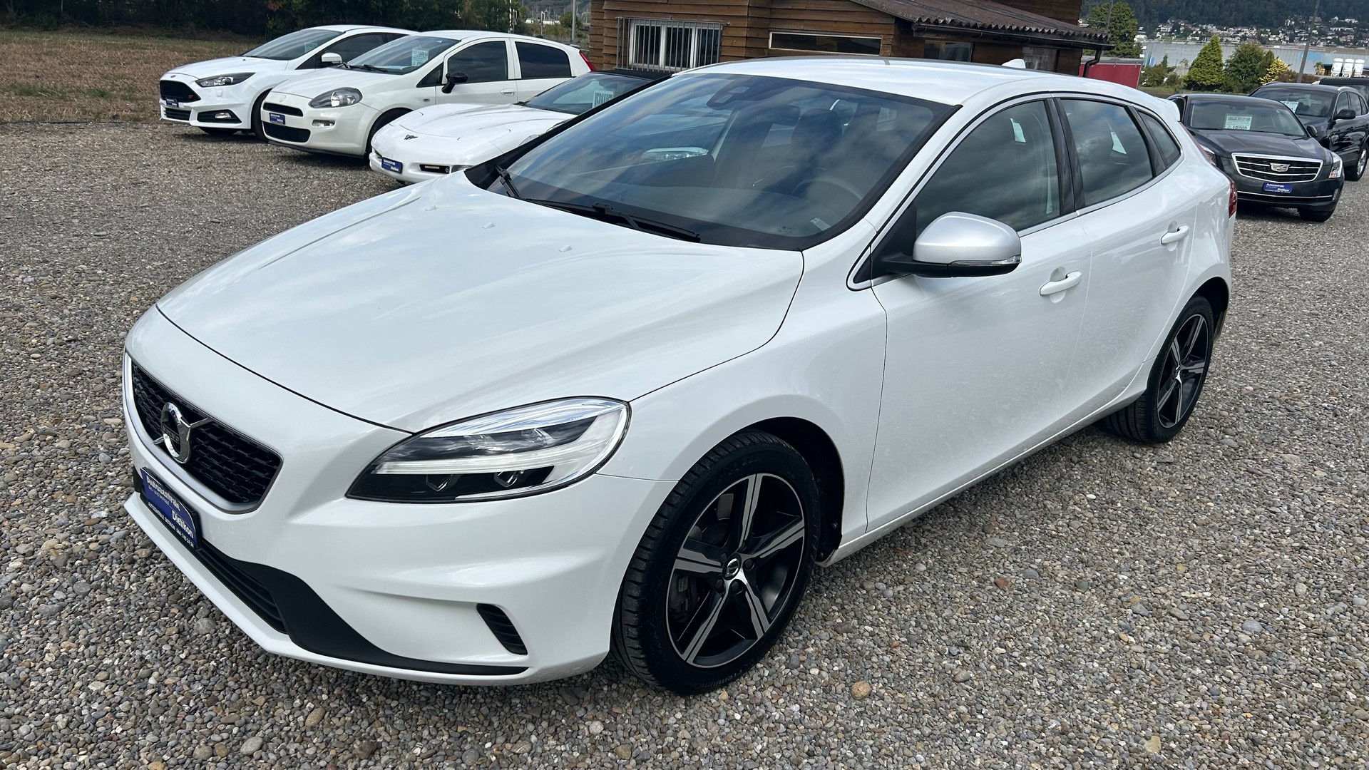 VOLVO V40 D3 Momentum R-Design Geartronic-image-15