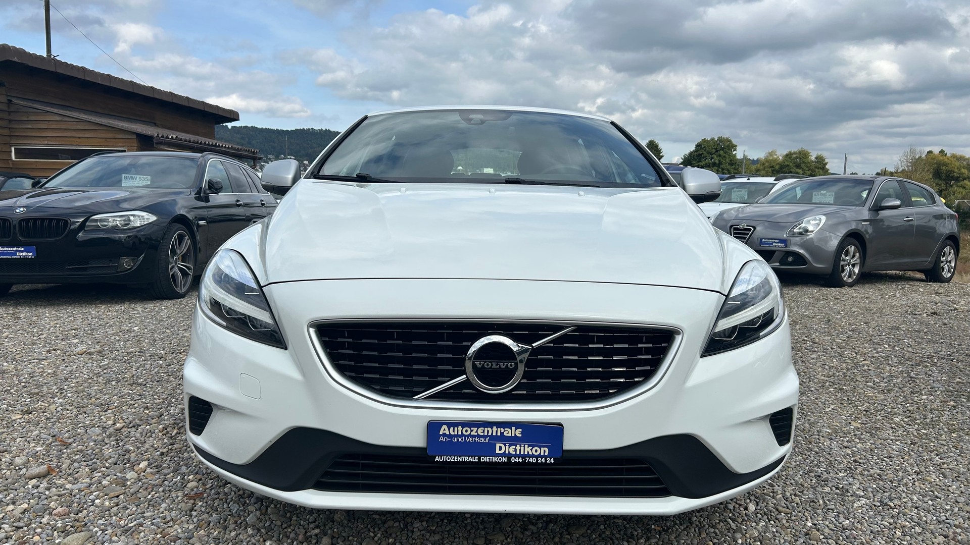 VOLVO V40 D3 Momentum R-Design Geartronic-image-22