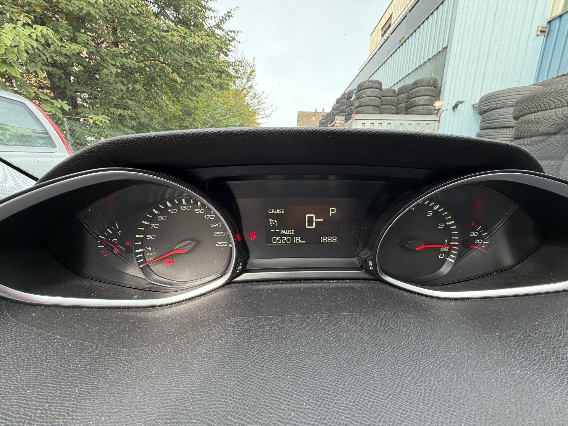 PEUGEOT 308 1.2 THP Style Automatic-image-12