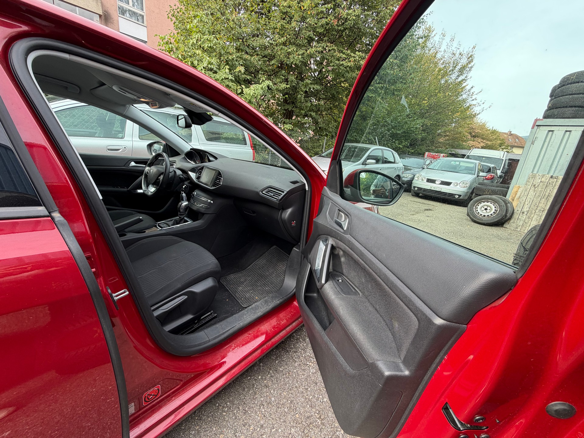 PEUGEOT 308 1.2 THP Style Automatic-image-9