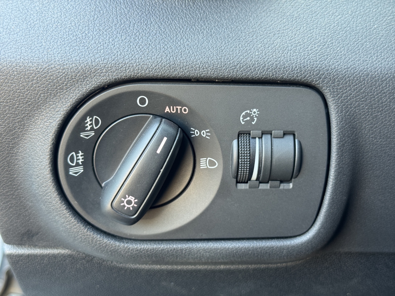 AUDI A1 1.0 TFSI-image-17