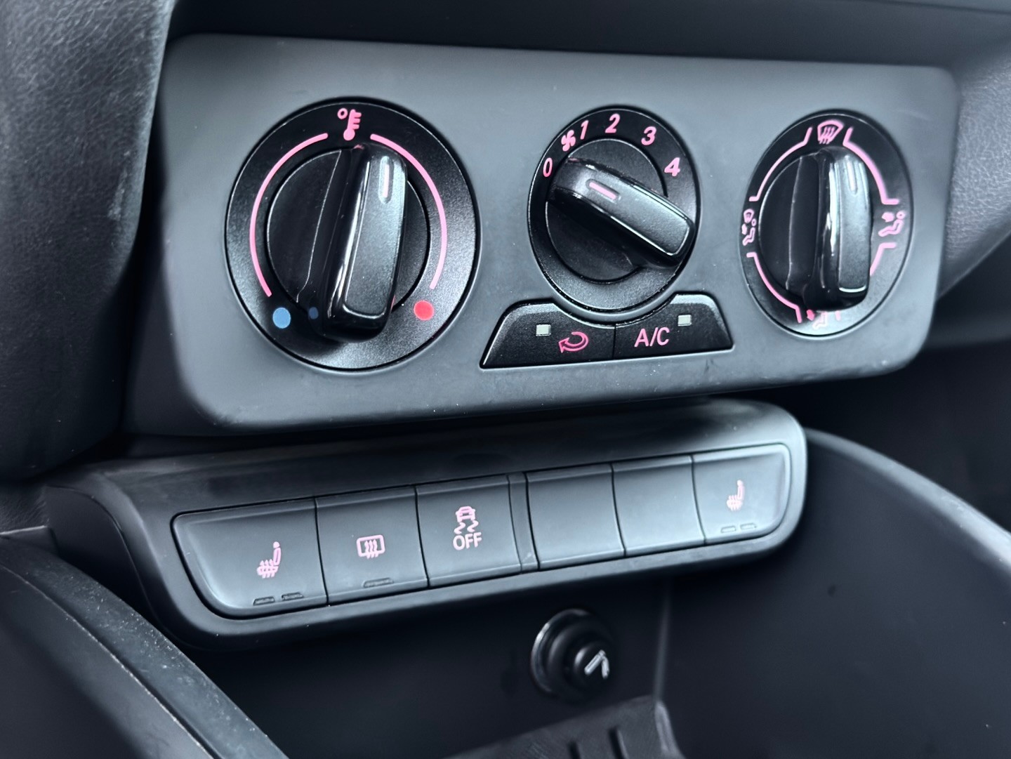 AUDI A1 1.0 TFSI-image-15