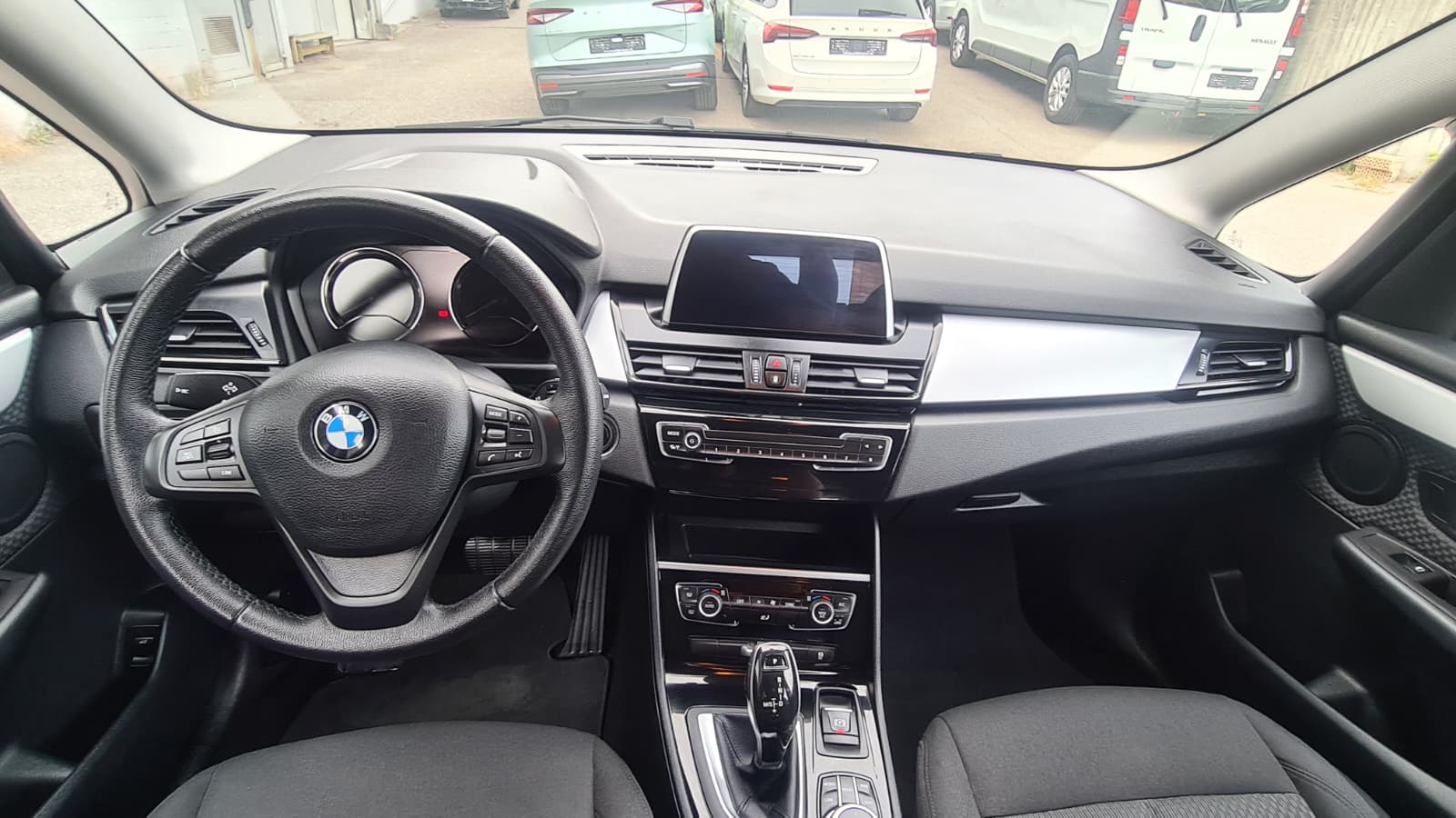 BMW 218d xDrive Gran Tourer Steptronic ** Gr-Navi ** PDC Hinten ** Tempomat ** Anh-Kupplung ** Frisch Ab MFK & Service **-image-16